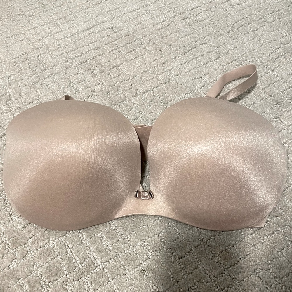 Victoria’s Secret 36DD nude seamless bra
